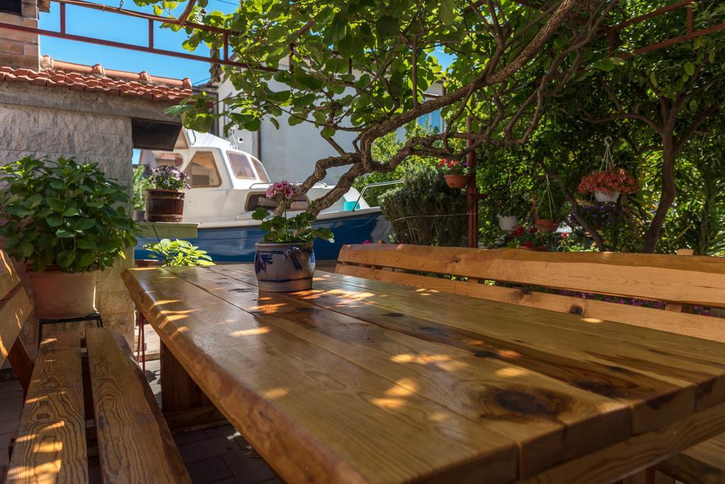 Apartments Mare Trogir Exterior foto